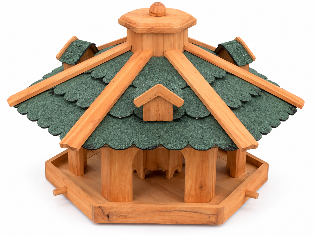 Sechseckiges Vogelfutterhaus mit grünem Bitumendach – Bitumenschindeldach und Ziergauben im Detail